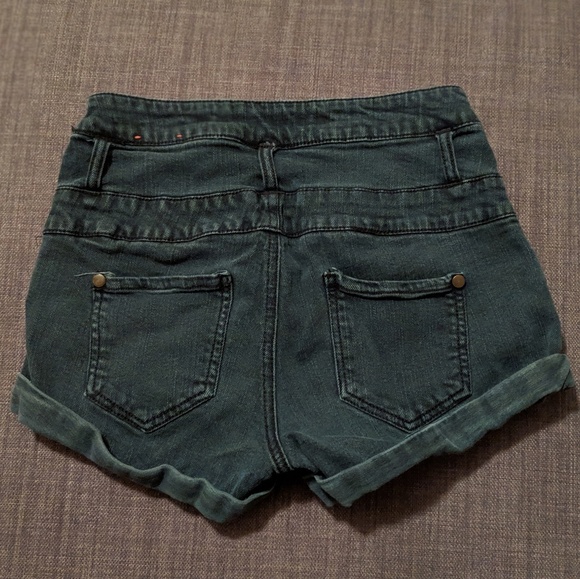 Shorts - Picture 2 of 4